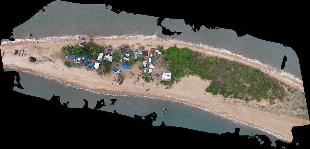 bangs_ab's tweet photo. Calling on all to join our efforts to save our planet. Destructive waves are destroying islands , changing livelihoods and creating “climate refugees” . @ndmasierraleone work with @IDMC_Geneva  will tell a story of Plantain island . @UNDRR 
@antonioguterres 
@PresidentBio https://t.co/KKAcOe11wp