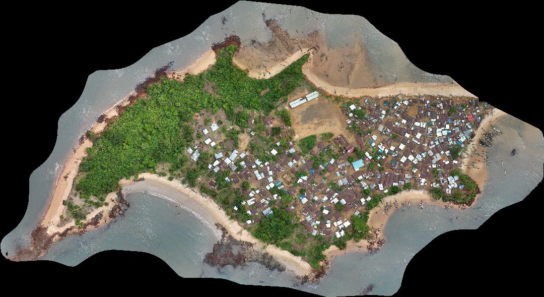 bangs_ab's tweet photo. Calling on all to join our efforts to save our planet. Destructive waves are destroying islands , changing livelihoods and creating “climate refugees” . @ndmasierraleone work with @IDMC_Geneva  will tell a story of Plantain island . @UNDRR 
@antonioguterres 
@PresidentBio https://t.co/KKAcOe11wp