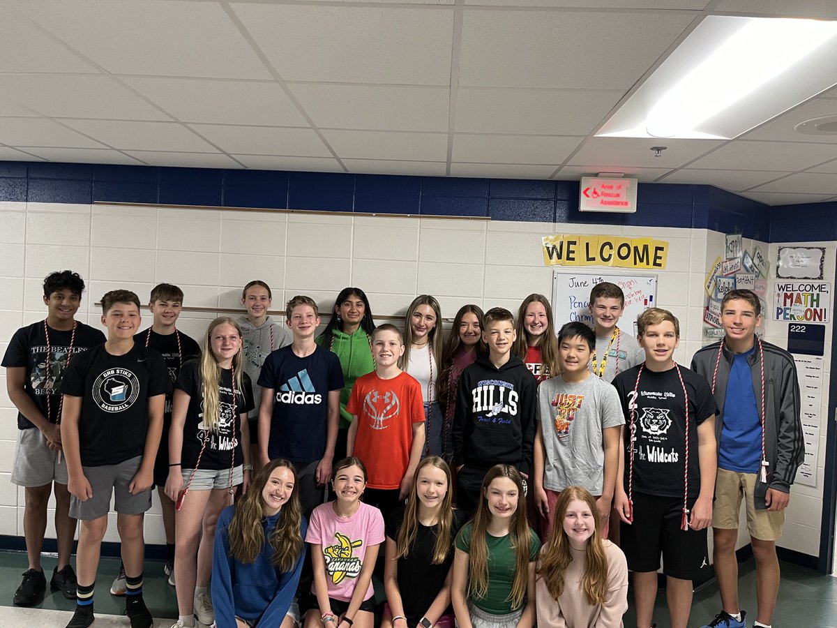 WHMS_SDE's tweet photo. The @WHMS_SDE Hope Squad members wrapped up the year with a morning of celebration and reflection. We are so proud of how this group spreads joy, connection, and care throughout our building. #Elmbrook #ModelConnectInclude https://t.co/4LWhvhS4Nc