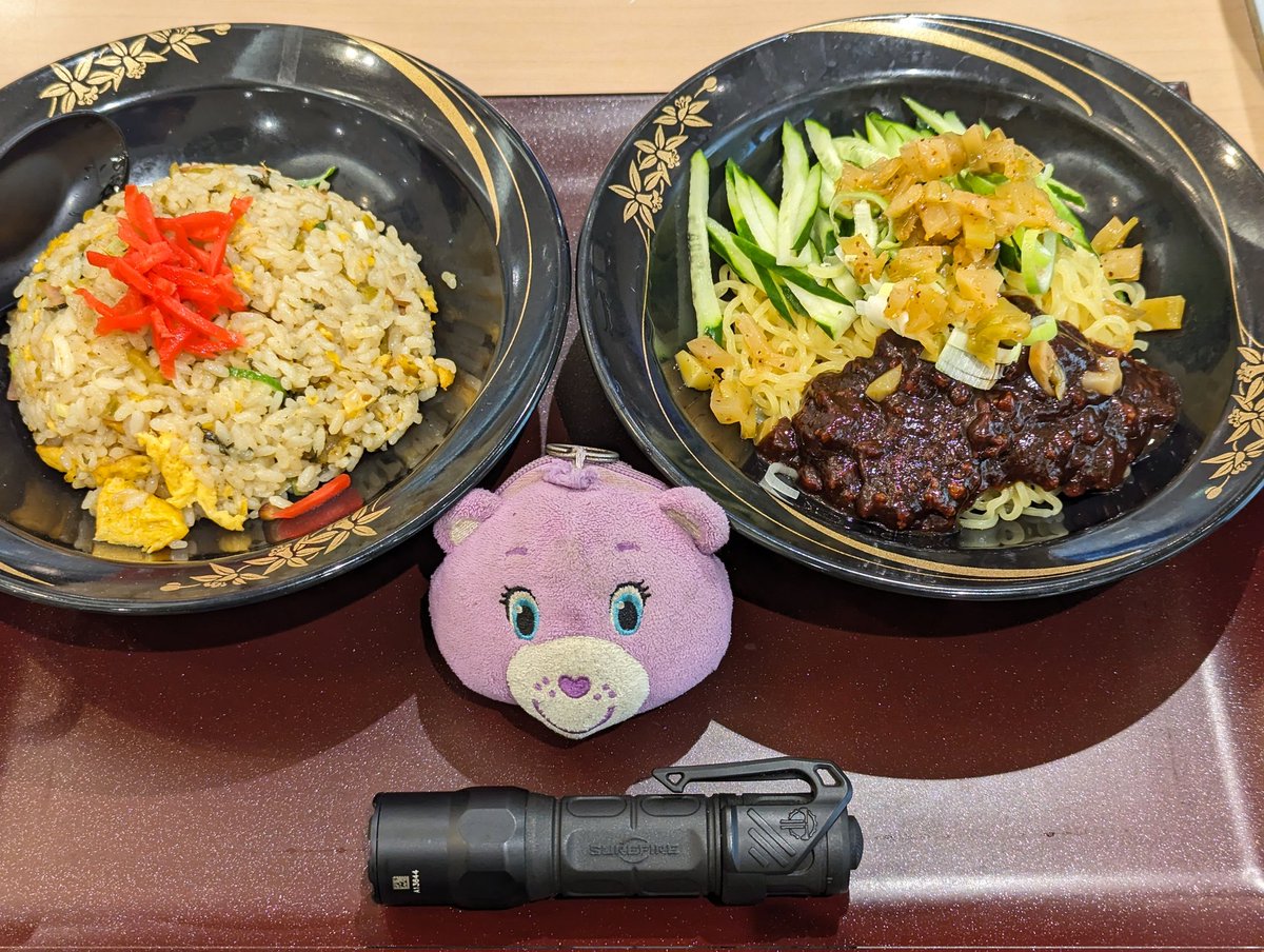 hg4eHPzmvVIEmWD's tweet photo. ジャージャー麺🍜✨(´-(ェ)-`;)♥🦸
#メシアンドライト #SUREFIRE #G2X #MV #MaxVison #Thyrim #LPC #シュアファイア https://t.co/2vLXovCTZK