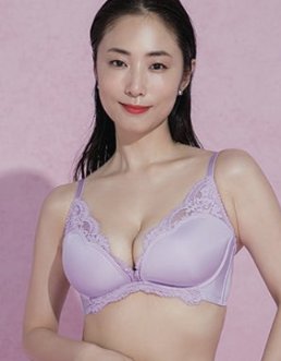 AK_Iguuuuuh's tweet photo. お美しい！！！若い頃は抜いてもヌイても治まらない性欲棒を痛めつけるぐらいにシゴキまくり何百発も無駄打ちを繰り返した右手の女神。歳を重ね柔らかみを増したカラダに変態センズリ止まらず！ https://t.co/kJA4a56WiM
