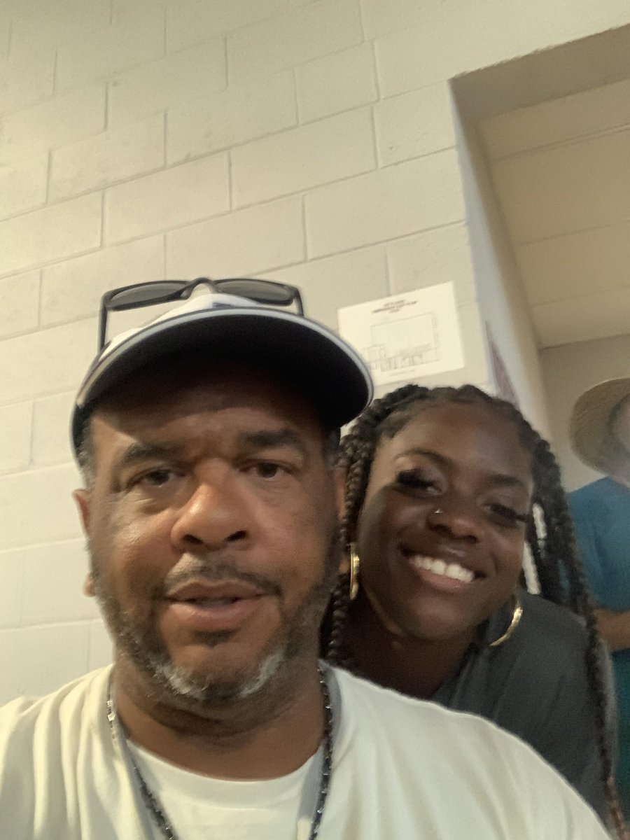 Isom_5strong's tweet photo. Thankful for this group of youngsters. We had a great time at the FCA Leadership camp today. Even had one of my track captains come and represent the Hill🙏🏽🙌🏽💪🏽💚💛
-It's not just about the sport-
#FCA
#SLFCA
#BLESSED https://t.co/W2CrAMTQhY