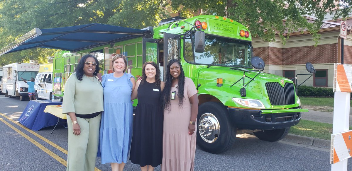TCSBoardofEd's tweet image. Wow! The TCS Literacy bus is truly amazing!! #AmazingtotheCORE