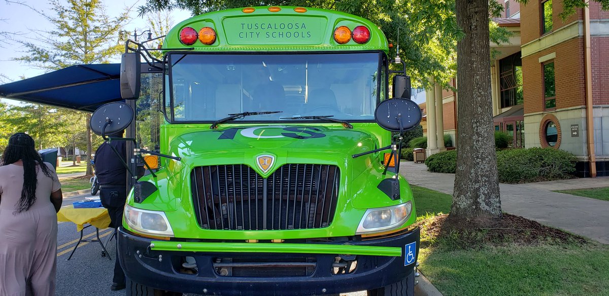 TCSBoardofEd's tweet image. Wow! The TCS Literacy bus is truly amazing!! #AmazingtotheCORE