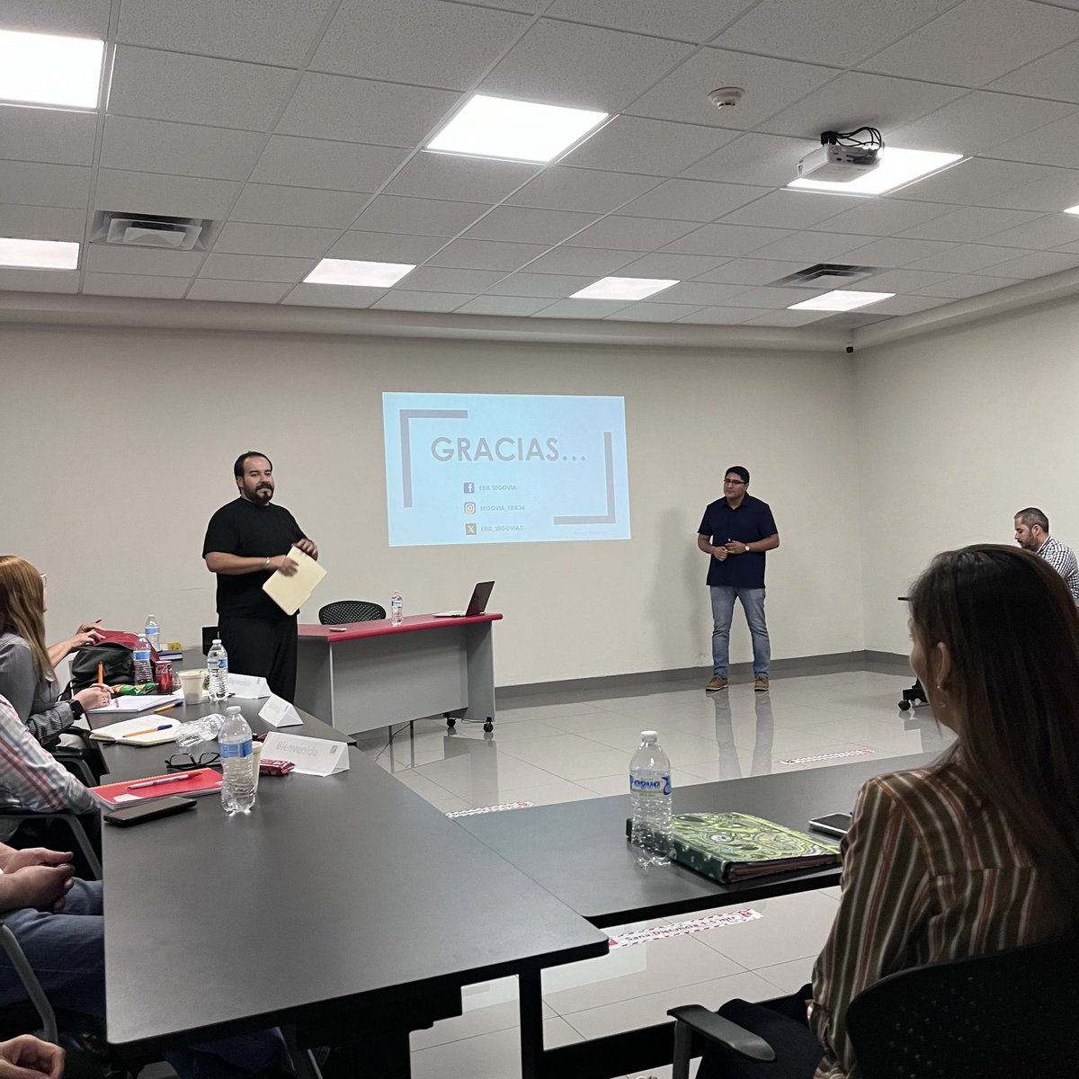 Erik Segovia (@erik_segovia3) on Twitter photo El día de ayer tuve la oportunidad de impartir la charla "RESILIENCIA"
dirigida al concejo de administración y vigilancia de caja hipódromo, muchas gracias al Dr <a href="/alfonso13_rd/">Alfonso Rentería</a> por la invitación. 😃💯 El día de ayer tuve la oportunidad de impartir la charla "RESILIENCIA"
dirigida al concejo de administración y vigilancia de caja hipódromo, muchas gracias al Dr <a href="/alfonso13_rd/">Alfonso Rentería</a> por la invitación. 😃💯
