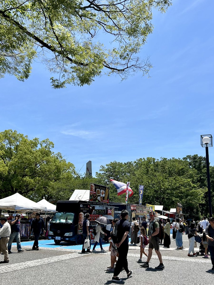 ikaros_eigyo's tweet photo. トルコフェス@代々木公園イベント広場。天気も良くて賑わってる。新刊『うちで作れるやさしいトルコごはん』販売中でっす！ https://t.co/IeWPCkeXFt