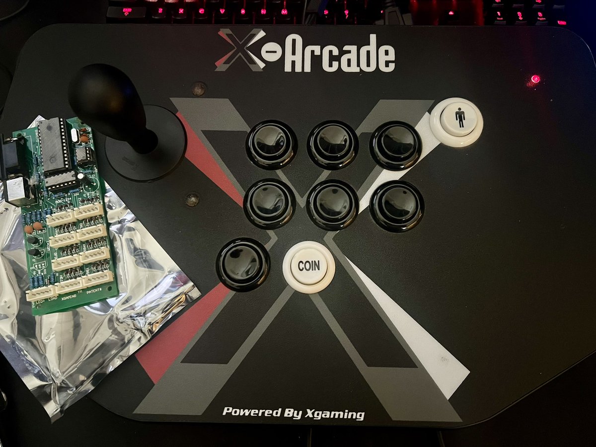 RetroMod64's tweet image. Got this non working X-Arcade solo stick maybe 15 years ago for cheap. It sat in the closet and I just remembered about it the other week. Swapped out the old PCB for their new one and it’s alive again.