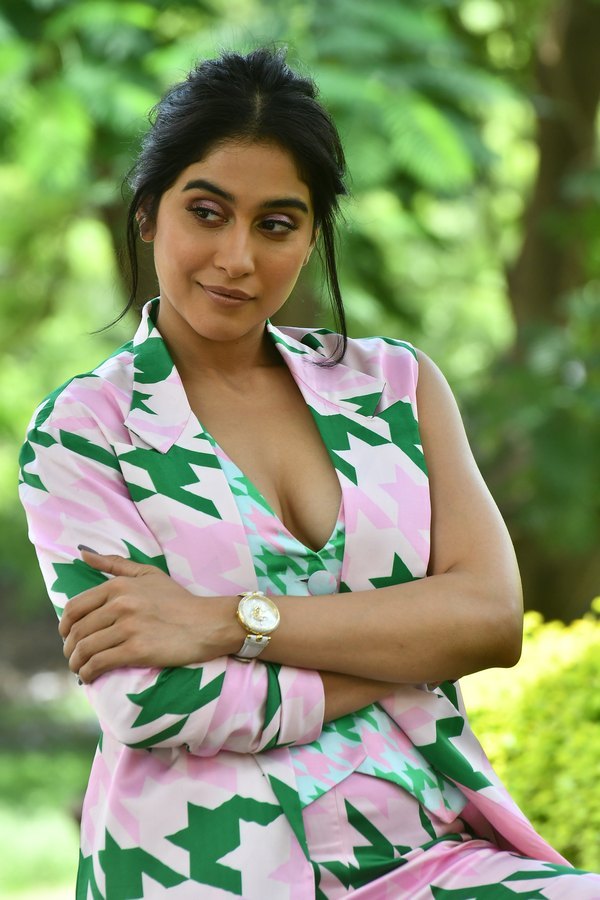 GPhRZrrbsAAck0v?format=jpg&name=900x900