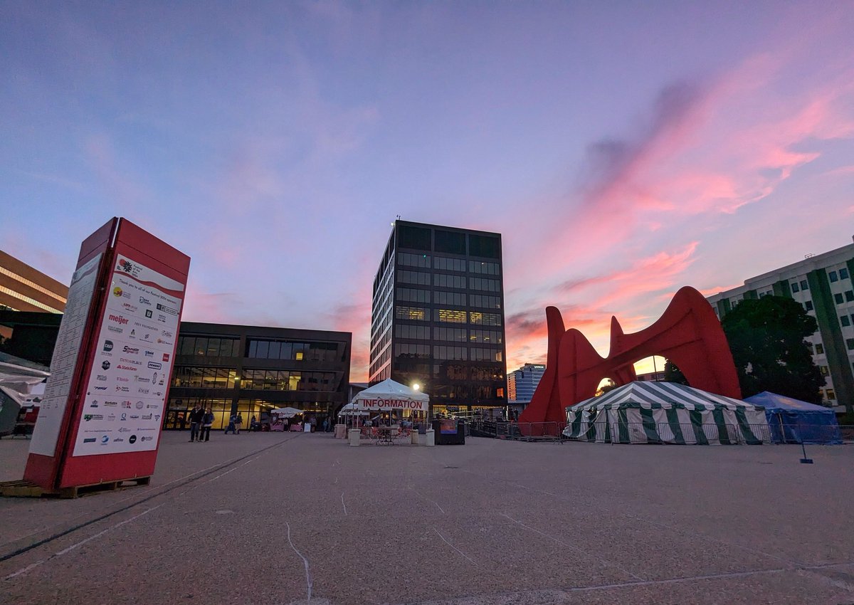 Gorgeous end of Day 1! We can't wait to see you all down here at Festival of the Arts 2024 tomorrow! 

#festivalgr #festivalofthearts <a href="/ExperienceGR/">Experience Grand Rapids</a> <a href="/DowntownGRInc/">DowntownGRInc</a> <a href="/CityGrandRapids/">City of Grand Rapids</a>