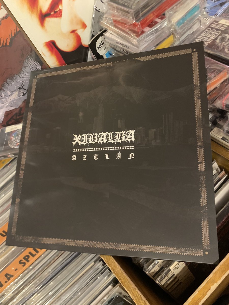 RETRIBUTION178's tweet photo. サザンカリ産デスメタリックハードコアXIBALBAによる新作12インチが待望入荷⚫️90年代デスメタルの要素を出しつつ90年代ハードコア要素そしてメキシカン・ラテンテイストといった多角的な彼らのバックグラウンドを盛り込んだ世界観は変わらずですが今回はMOSH指数高い作品🔻
https://t.co/DLzBT00NmM https://t.co/Rak2vOsbzL