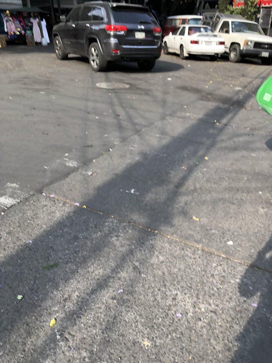 Anaid278's tweet photo. Diario es lo mismo al querer cruzar por estas calles Pitágoras y Matías Romero coches estacionados a mitad de la calle y en tercer fila y nunca hacen nada, placas RBS-332-A @BJAlcaldia @UCS_GCDMX @AccionesBJ @GobCDMX @OVIALCDMX @SSC_CDMX https://t.co/SMgwg5hXFI