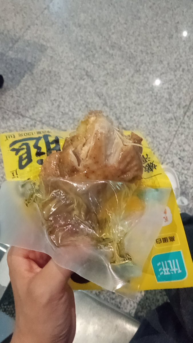 in order to take the most earlier high speed rail ，I always run 。finally，I taked the mistake one 。😂
I ask myself，what is love for who follows idol？
It`s P`off，it`s offgun。
I can smile to face everything。
ok  now，let me eat a 🍗

<a href="/off_tumcial/">ออฟที่แปลว่าปิดประตูแพ้</a>
#OffFMChongqing #ออฟจุมพล
