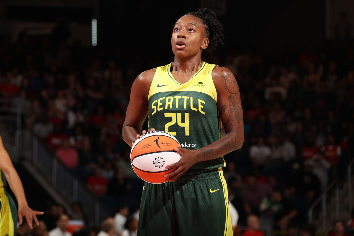 Jewell Loyd hits 5,000 WNBA career points!