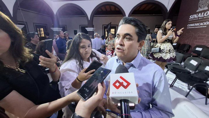 <a href="/RicardoMadridP/">Ricardo Madrid</a> entraría de diputado federal por el Verde; ‘el proyecto se llama Claudia’, dice

El presidente de la Mesa Directiva ocupa el tercer lugar en la Circunscripción 4 y de acuerdo a los números que ha marcado en INE

Léala en bit.ly/3wZu9Jw