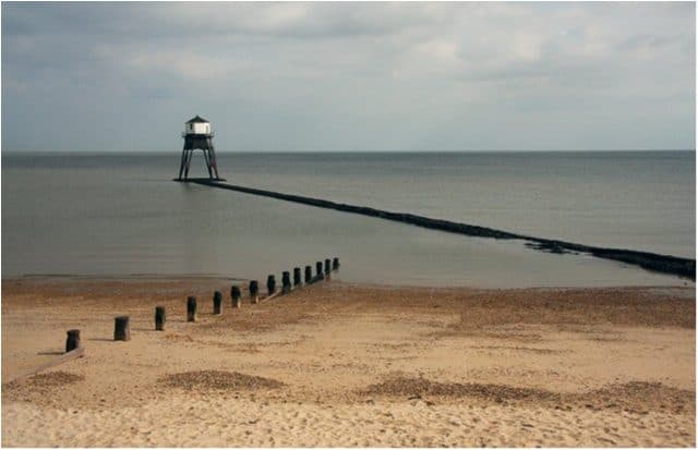 Dovercourt Bay beach is a sand and shingle beach that gently shelves into the sea. A popular family beach with activities and amusements to keep the children happy.

coastradar.com/places/united-…

#ukbeaches #essexbeaches