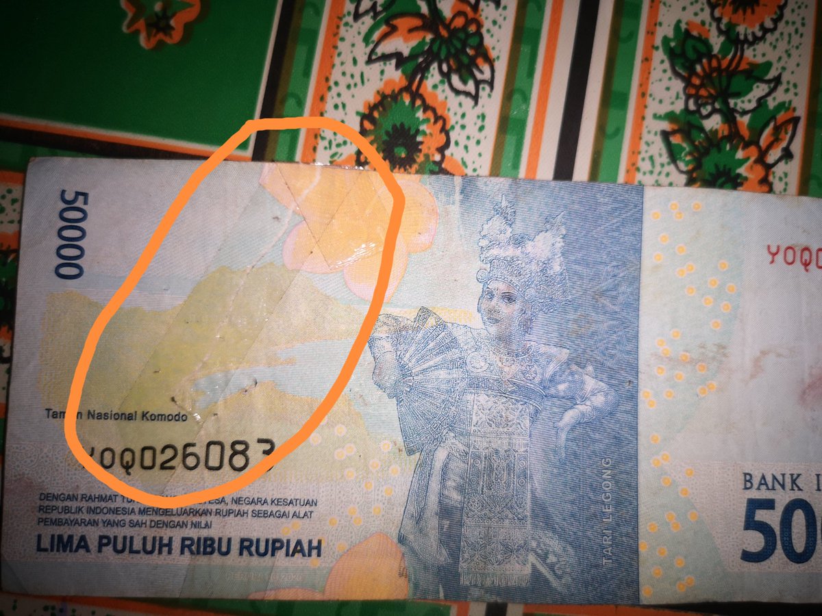 rangga_p's tweet photo. @HaloBCA uang robek ditambal saat ambil di ATM BCA @e100ss @YLKI_ID https://t.co/YGfT1agHx7