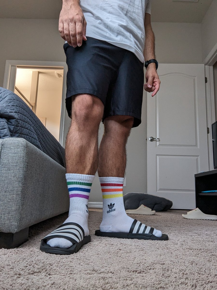 BRican84's tweet photo. #gaysocks #gayfeet #slidesfetish #socksandslides #malefeet #malefootfetish #slidesporn #adilettefetish #slides #pridesocks https://t.co/SXlXzol0tl