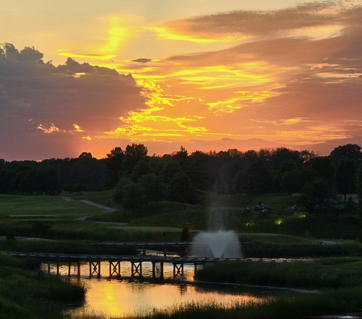 mvinge's tweet image. Robert Plant &amp;amp; Alison Krauss singing Led Zeppelin tunes below a crescent moon at sunset on the Minnesota prairie. Yea dude. It was awesome.🌙🔮✨️🌄