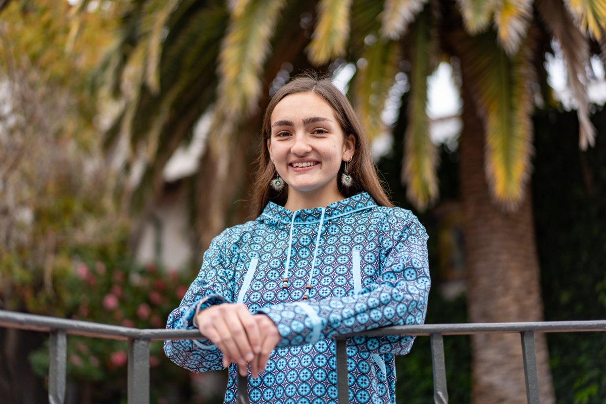 Meet Amaya Simoni-Walters ’25: a Bio major who transferred to SMC, a member of the SMC Women’s Soccer team, and president of theNative American and Indigenous Student Association. Hear about her research and work to shape community for future generations. bit.ly/4580U3z