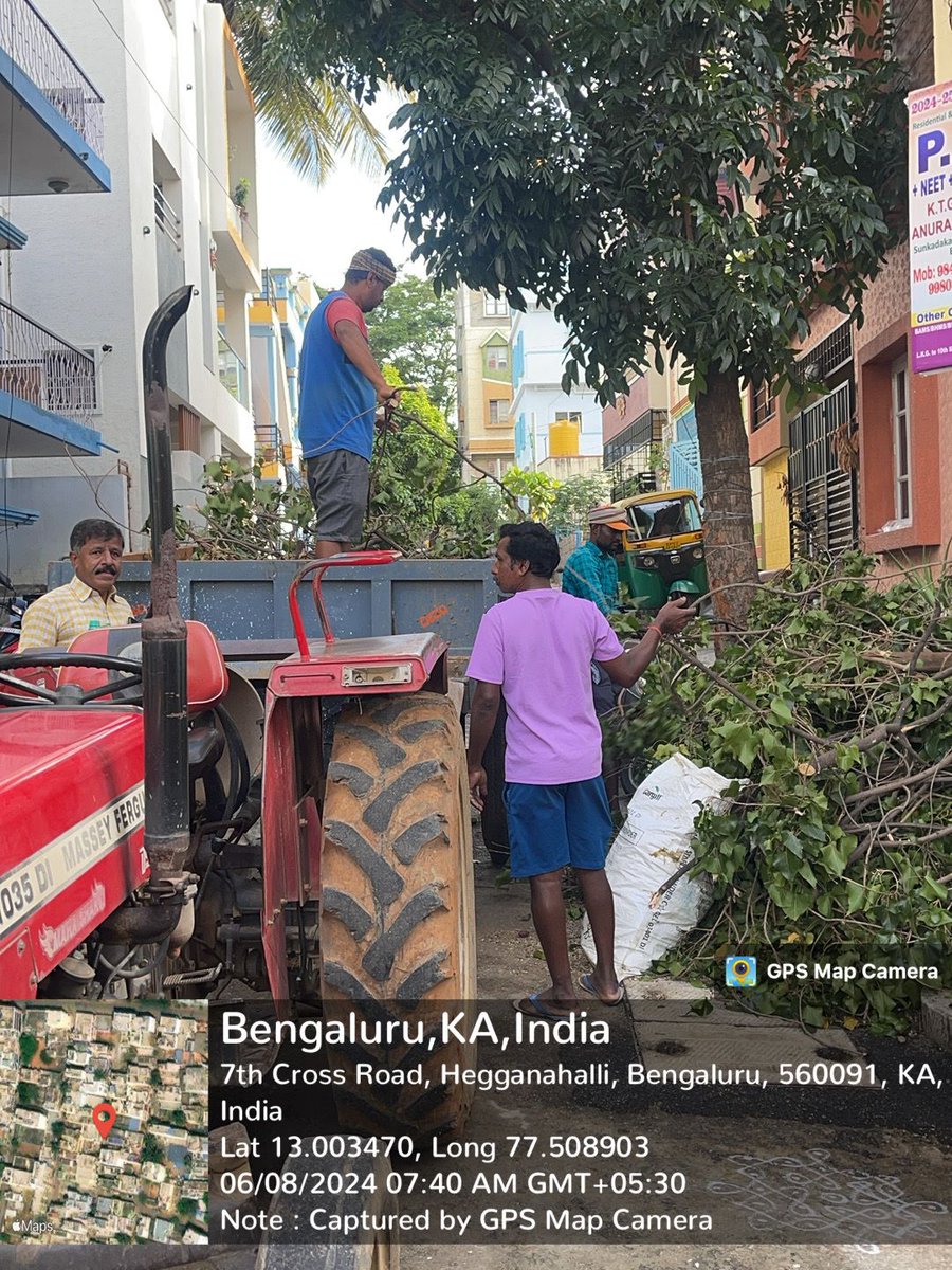 BCCCofficial's tweet photo. Clearing Fallen Tree/Branches by JCB and Tractor's and trucks from #bbmpforest dept team in South zone. BBMP is there for citizen service always.
#BBMPCares #BengaluruRains #bbmphelpline1533 #BBMP #bbmpchiefcommissioner #bruhatbengalurumahanagarapalike @BBMPCOMM @BBMPSplHealth https://t.co/py96JbX9UC