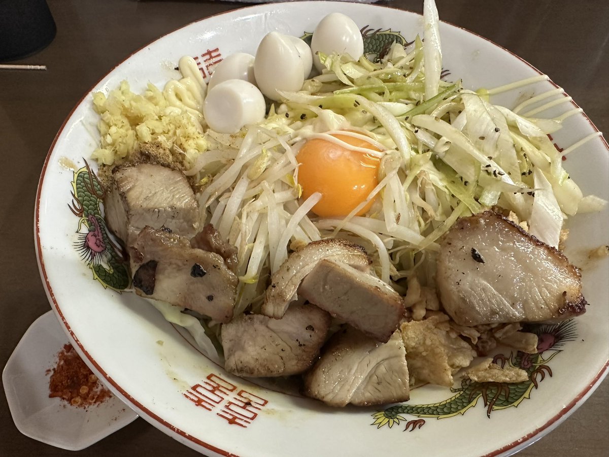 t_yonezo's tweet image. 6/8 昼 自家製麺まさき「ミニ汁なし」うずら香味ねぎYsSHbM

パスポート忘れて⁉︎
インド非入国🤣

1ヶ月ぶりの本店だし
なんならレギュラーは周年以来だし😅

んメェーー🐏🐏🐏😋

本日のTはチビ太&amp;amp;イヤミ
（レベル6で購入）

さてとルーティーンを

#自家製麺まさき
#コアチョコ
#LEVEL6