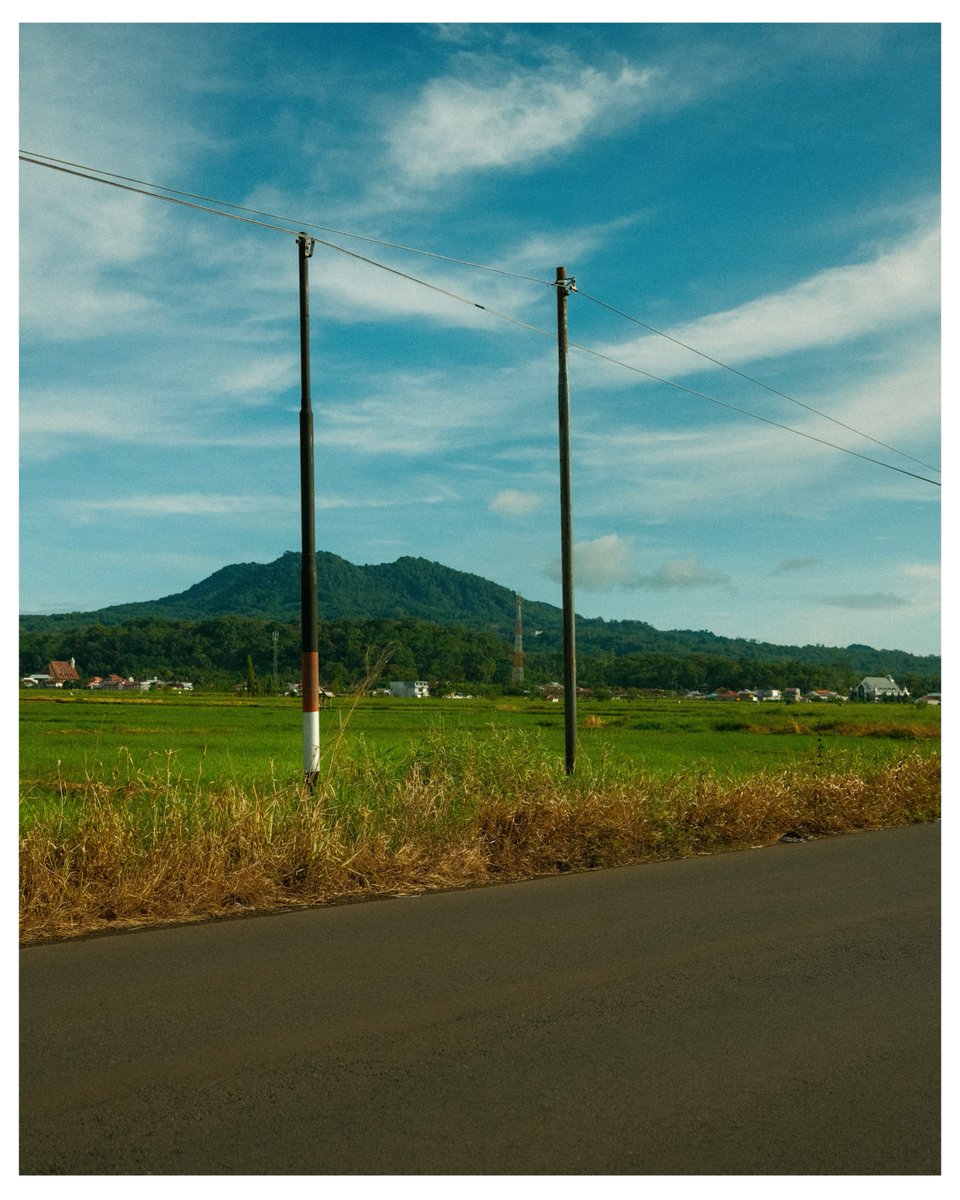 xvkinay's tweet photo. Hunting foto waktu sepedaan di Tondano 🏠✨ pake X100V kecintaanku https://t.co/KVVbW8jIF2