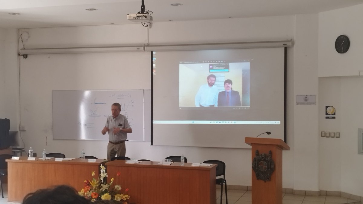 Hoy le hicieron un homenaje a Zhevandrov 
Mi profe fav de fismat  ❤️
