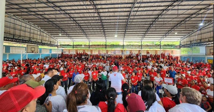 Esto es un muestra de lo que está por venir  porque aquí #LaEsperanzaEstáEnLaCalle 
En apoyo a nuestro presidente <a href="/NicolasMaduro/">Nicolás Maduro</a> desde el #McpioAndresMata <a href="/alcaldeiliath/">Alcalde Iliath Veloz</a>
<a href="/iliath/">@iliath</a>