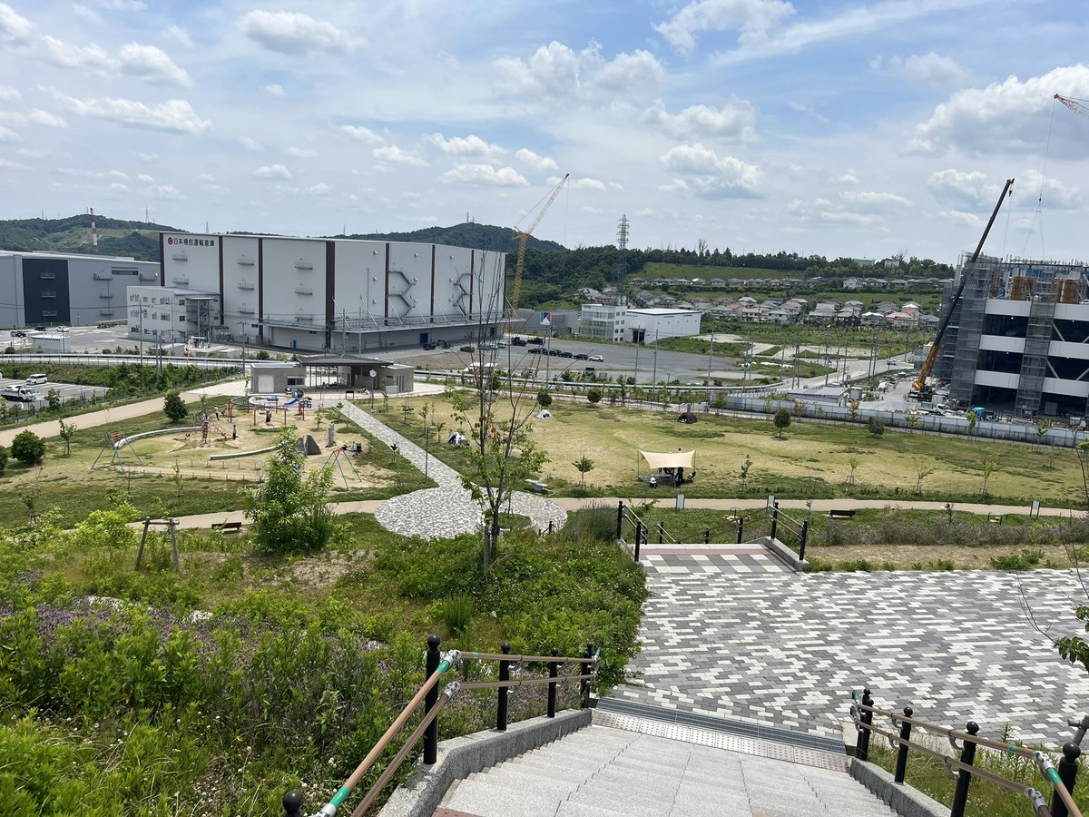 koujimiso's tweet photo. 彩都界隈で公園ハシゴ。今日は暑いね。すべり台でｵｼﾘ破けました。 https://t.co/nTHmv6yMHE