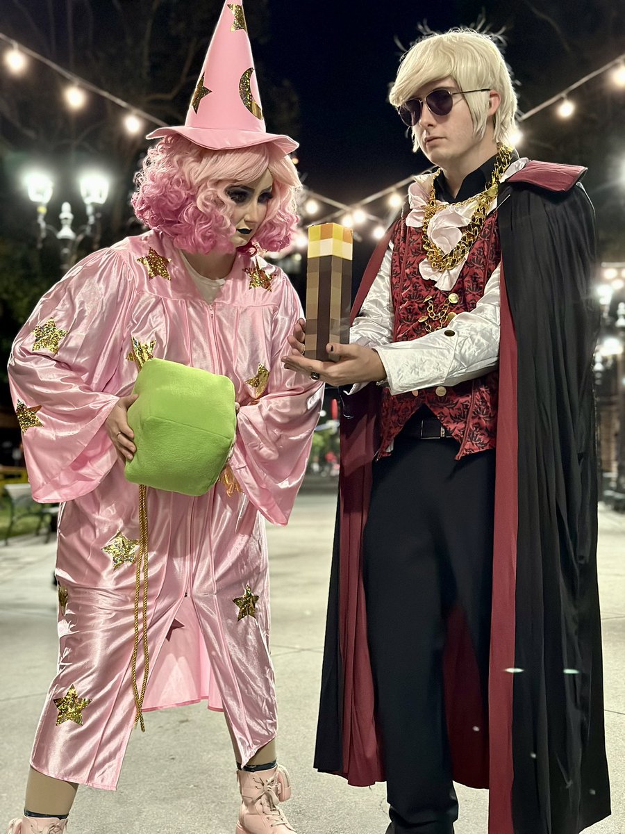 Wizard Roxy Last bit of Dracula Dave and Wizard roxy. I imagine that these two ...
