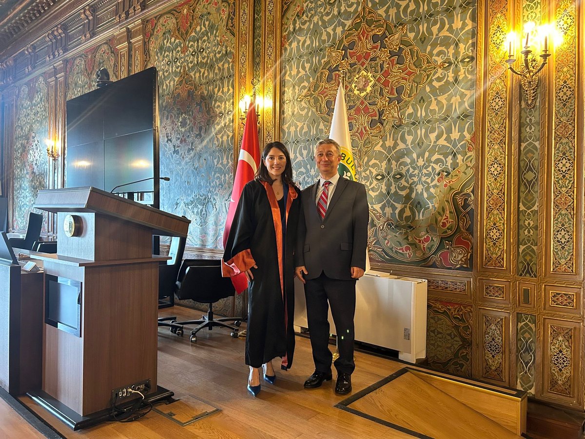 Danışmanlığını yaptığım Zeynep Kurtoğlu Yenipınar “Antlaşmaların Yorumlanması Bağlamında Uluslararası Yatırım Hukuku ve Hukukun Parçalanması” başlıklı tezi ile doktor unvanını almıştır. Tebrik ediyorum <a href="/zynpkrtgl/">Zeynep K. Yenipınar</a>