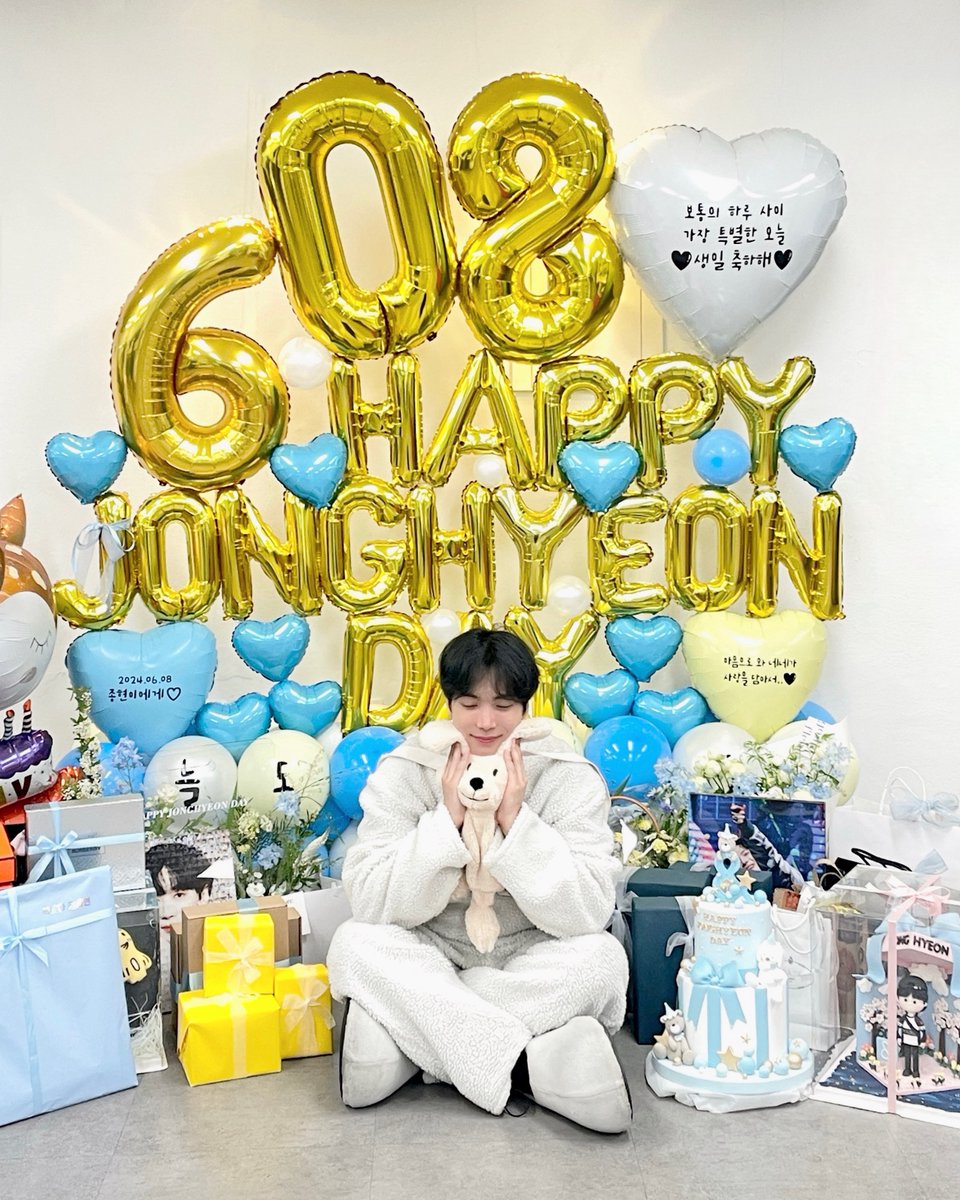 [#종현]
생일 축하해 주셔서 감사합니다! 인생네컷 재미있게 즐기구 저녁에 라이브에서 만나요 뾰로롱🐥

#HAPPY_JONGHYEON_DAY
#KimJonghyeon #김종현