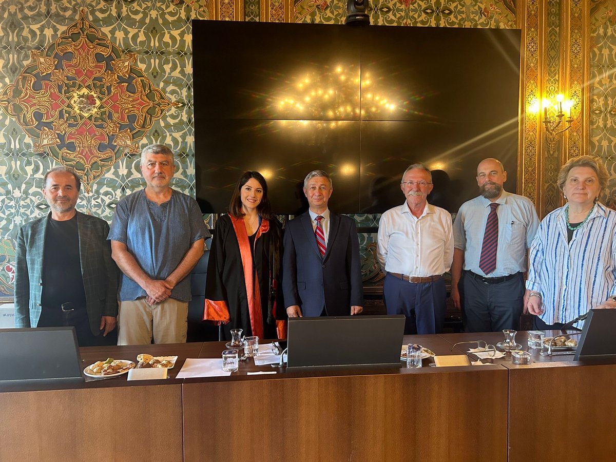 Jüride yer alan hocalarım Prof Dr Ayşe Nur Tütüncü, Prof Dr Akif Emre Öktem, Prof Dr Naim Demirel ve Doç Dr Galip Engin’e teşekkür ederim.Dr <a href="/zynpkrtgl/">Zeynep K. Yenipınar</a>