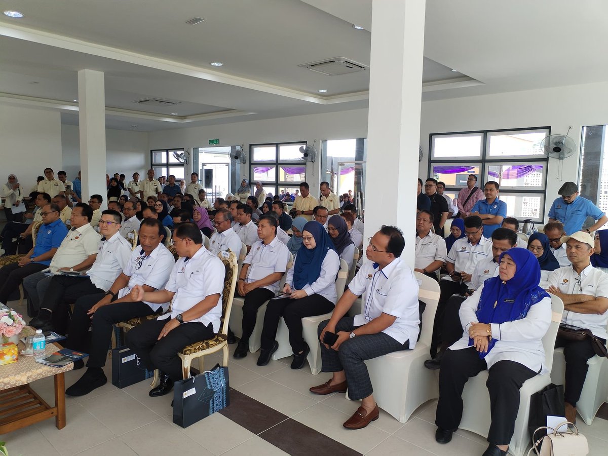 Penyerahan Siap Projek Kolej Vokasional Labuan (Program Conversion SMV Ke Kolej Vokasional 7 Kolej Rintis), WP Labuan disaksikan oleh YB. Dato Sri Menteri Kerja Raya &amp; YB Tuan Timbalan Menteri Pendidikan -  Impak Tinggi Kepada Kelangsungan Pendidikan Negara