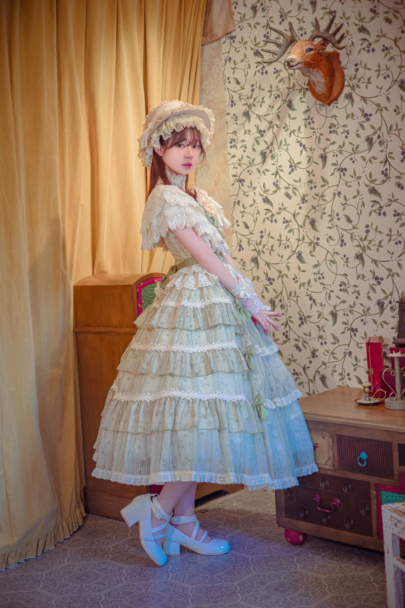 🌟新作紹介🌟 避暑地の午後 フリルシフォンワンピース 花畑にいるかの