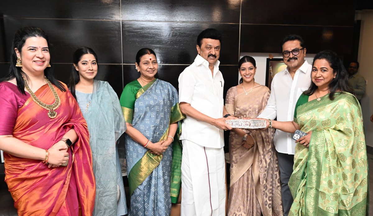 varusarath5's tweet photo. Met the Hon'ble Chief Minister Thiru @mkstalin sir &amp; Durga mam and seeked their blessings..Congratulations on your win sir...Thank you so much for meeting us..
@realsarathkumar @realradikaa @rayane_mithun #poojasarathkumar https://t.co/Gopld9K2dl