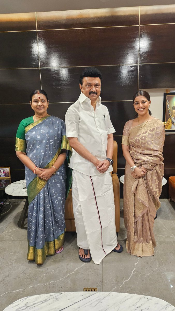 varusarath5's tweet photo. Met the Hon'ble Chief Minister Thiru @mkstalin sir &amp; Durga mam and seeked their blessings..Congratulations on your win sir...Thank you so much for meeting us..
@realsarathkumar @realradikaa @rayane_mithun #poojasarathkumar https://t.co/Gopld9K2dl