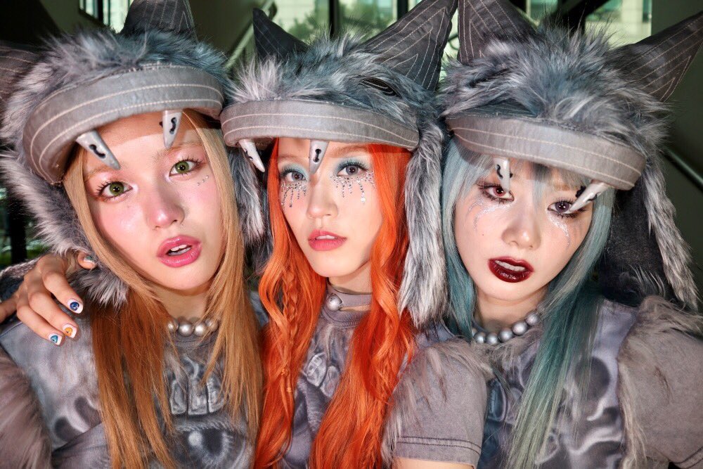 CHSAPICS's tweet image. Their face card…..