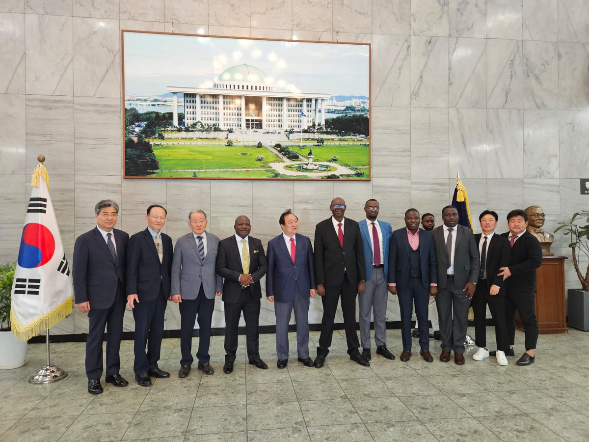 BarasaFernandes's tweet photo. Accompanied by Dr. Eric Rutto, President of the Kenya National Chamber of Commerce, we met with Mr. Lee Pil Young, Mayor of Seoul, in the Dongdaemun district of Seoul, South Korea. During this meeting, we signed a letter of intent for friendly exchanges.

We will be collaborating with Seoul in various areas, including cultural exchanges, economic partnerships, healthcare initiatives, and technological innovation, among others.