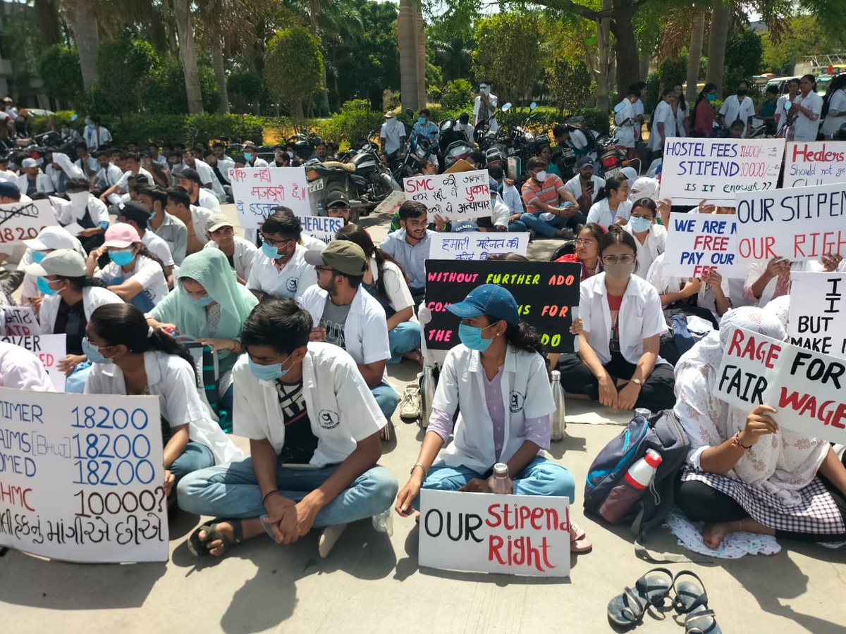 PokalIshwa10655's tweet photo. Shantaba medical college intern doctor on strike day 6....
One nation one stipend 
#ShantabaaInterns
#ShabtabaaNeedJustice
#MedX
#NZvsAFG
@PMOIndia 
@CMOGuj 
@NMC_IND 
@official_aimsa 
@IMAIndiaOrg 
@MoHFW_INDIA https://t.co/FJ85UUCmyj