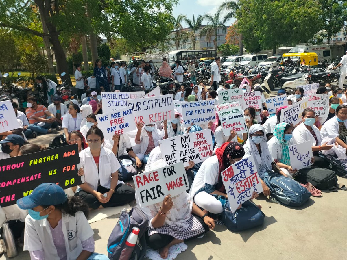 HARSHHIRPA24862's tweet photo. Shantaba medical college intern doctor on strike day 6
#ShantabaaInterns
#ShabtabaaNeedJustice
#MedX
#NZvsAFG
@PMOIndia 
@CMOGuj 
@NMC_IND 
@official_aimsa 
@IMAIndiaOrg 
@MoHFW_INDIA https://t.co/vhygmM8FI6