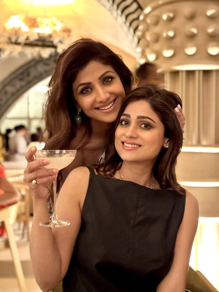 ShamitaShetty's tweet photo. Happy Birthday my lifeline Your kindness, strength and love inspire me everyday 🧿Wishing you a day and year as beautiful as you are ❤️my angel,heart n soul,my protector..words can’t describe how grateful I am to have you in my life..I love you..to the moon n back munki ❤️🧿🪬 https://t.co/6F4T8YB1Yf
