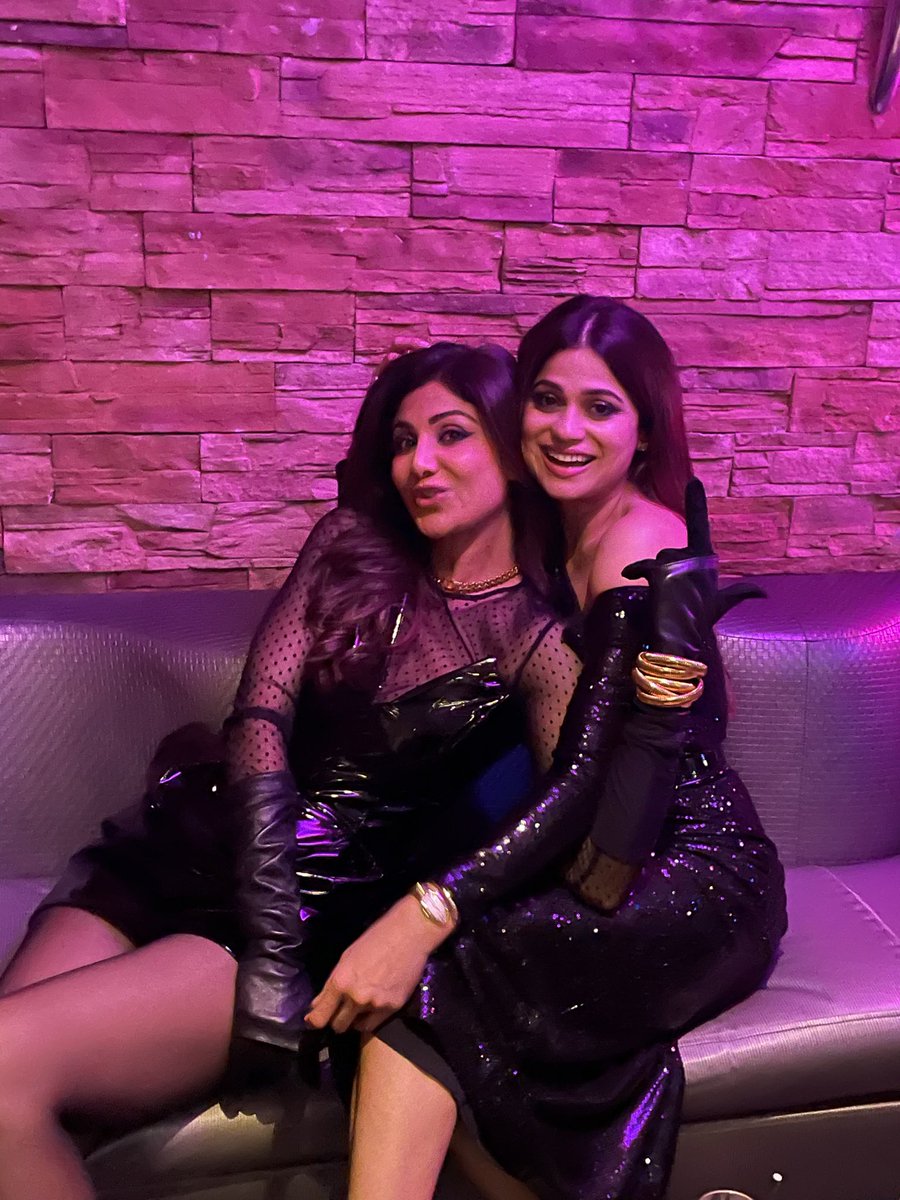 ShamitaShetty's tweet photo. Happy Birthday my lifeline Your kindness, strength and love inspire me everyday 🧿Wishing you a day and year as beautiful as you are ❤️my angel,heart n soul,my protector..words can’t describe how grateful I am to have you in my life..I love you..to the moon n back munki ❤️🧿🪬 https://t.co/6F4T8YB1Yf