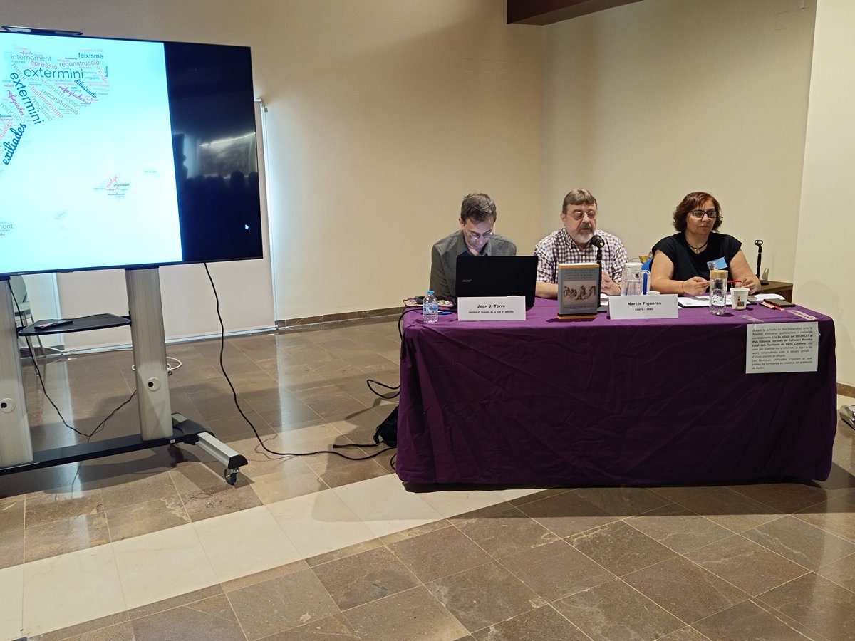 Barrull's tweet photo. Al @MAGaMuseu @aj_gandia @torromartinezj @figueras_nar @MCarmeJF74  presenten actes del Congrés de @ccentresestudis @iramunt #Exilis @museuexili @ieempordanesos @inst_estudis_PV @IEVallAlbaida @alfonselvell @catmemoria #Recercat #RecercatPV https://t.co/URkyCKk7bK