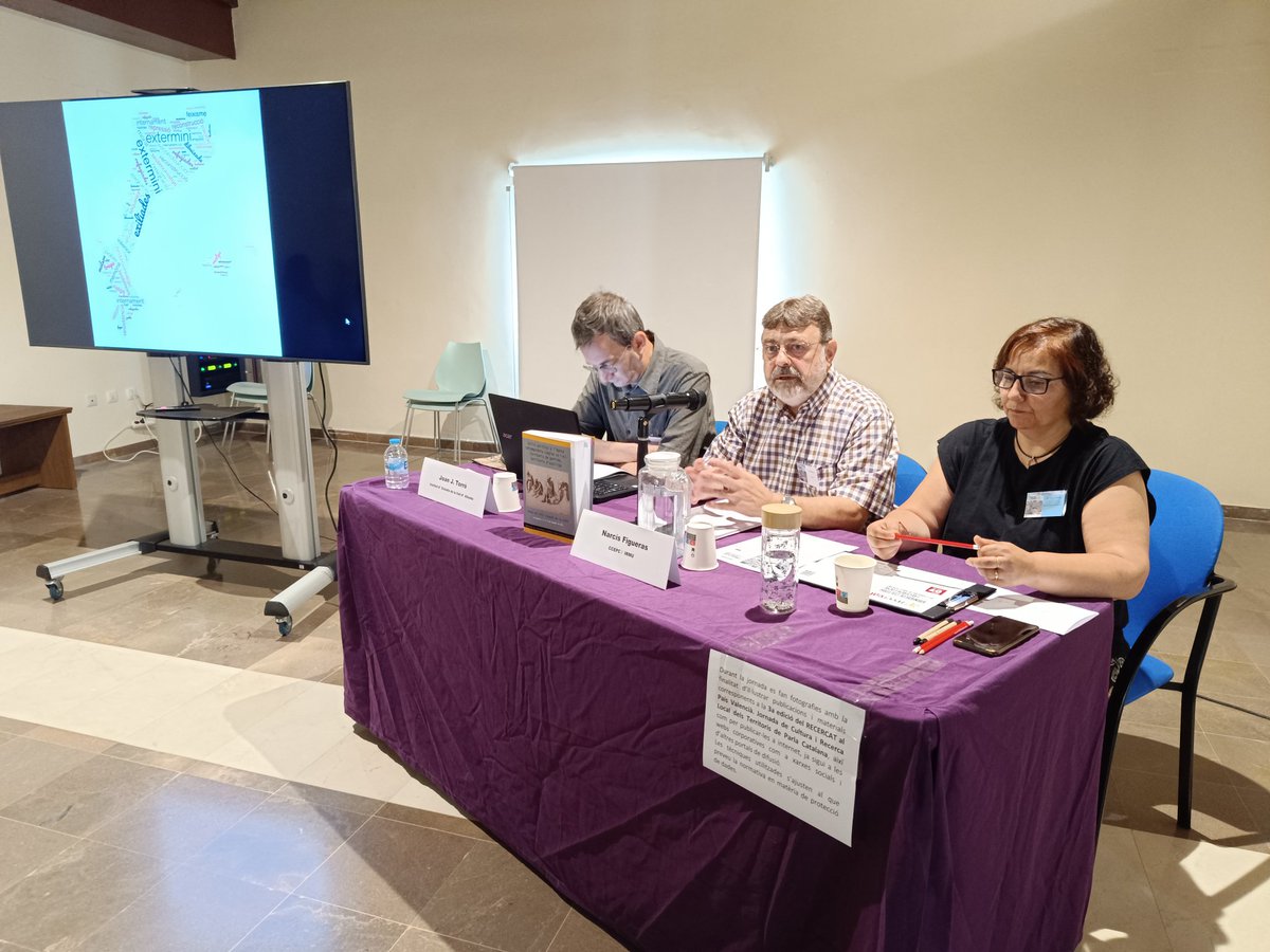 Barrull's tweet photo. Al @MAGaMuseu @aj_gandia @torromartinezj @figueras_nar @MCarmeJF74  presenten actes del Congrés de @ccentresestudis @iramunt #Exilis @museuexili @ieempordanesos @inst_estudis_PV @IEVallAlbaida @alfonselvell @catmemoria #Recercat #RecercatPV https://t.co/URkyCKk7bK