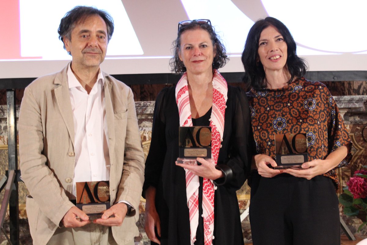 Barbara Teresi vince la 7° edizione del #PremioCaro con la traduzione dall'arabo di La casa dei notabili di #AmiraGhenim, #eoedizioni
A #MauriziaBalmelli e #TommasoPincio va il Premio Giuria Tecnica
Evviva!!