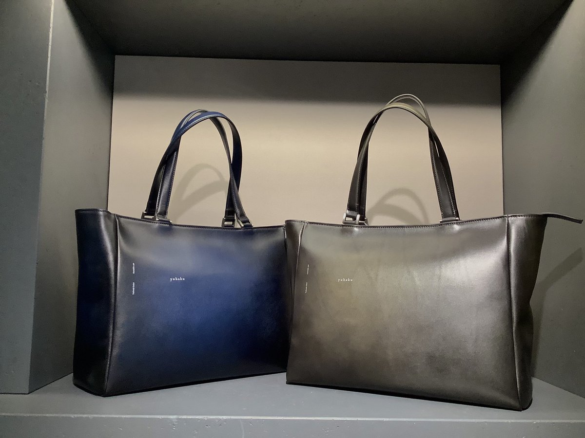 大人気のトートバッグ、一点もののお色も含め全色揃いました✨ 重く 