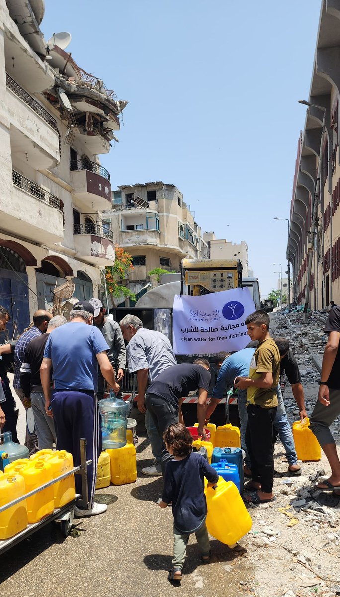 HumanityFirstDE's tweet photo. Trotz der gefährlichen Lage dient unser Team in #Gaza ununterbrochen den Menschen und sorgt für psychosoziale Betreuung, Bildung, Nahrung und Wasser. 

Bitte unterstützen Sie diese Arbeit weiterhin: https://t.co/ZLAHF6w7hu https://t.co/9KFkxIucYB