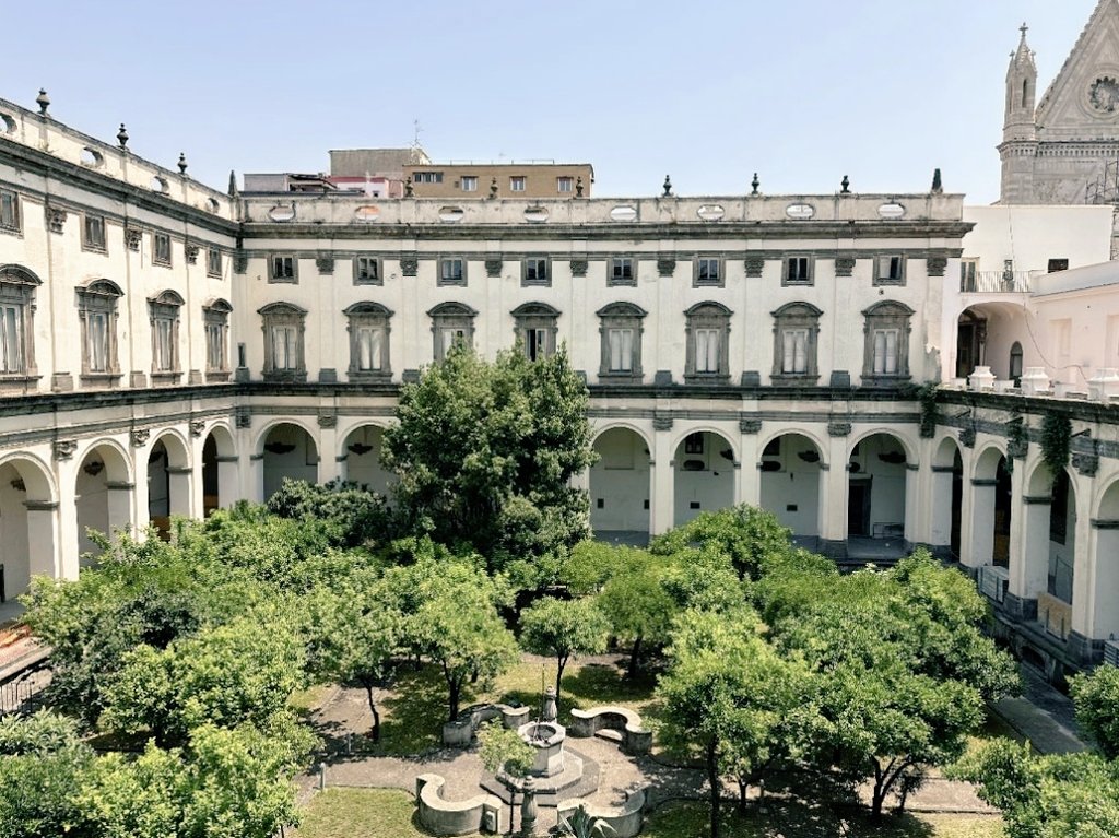 bcm_girolamini's tweet photo. @Museo_Eboli @MuseiRealiTo @rivolicast @MuseodelCarbone @MuseoCanapa @museiincomune @galleriaspada @MuseoArcheoCa @paoloigna1 @MuseoAscoli @MinervaArmata @CarmelaCusmai @Olimpia07522322 @stelle_lune @MuseumWeek @Antdef22 @dfoPPUkVk7aLQMO @Lauradaphne2 E #WellChallenge sia! Ai #Girolamini ci sono diversi pozzi distribuiti in varie parti del Complesso monumentale, vi proponiamo quello del Chiostro degli Aranci, circondato da quattro comodi sedili... #AcquaMW #MuseumWeek https://t.co/JOiKCsNxaA