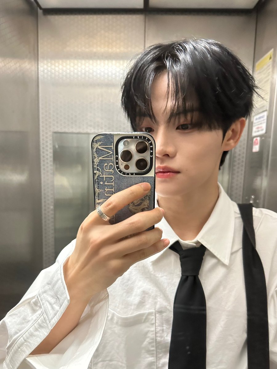 BAE173_member's tweet photo. [#제이민]

😊😊😊

#BAE173 #비에이이173
#JMIN https://t.co/FPn9cEVcgA